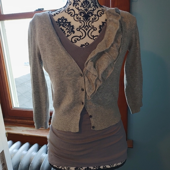 ❤️GAP Gray Ruffle Trim Cropped 3/4 Sleeve Cotton Cardigan Sweater S - Picture 2 of 3